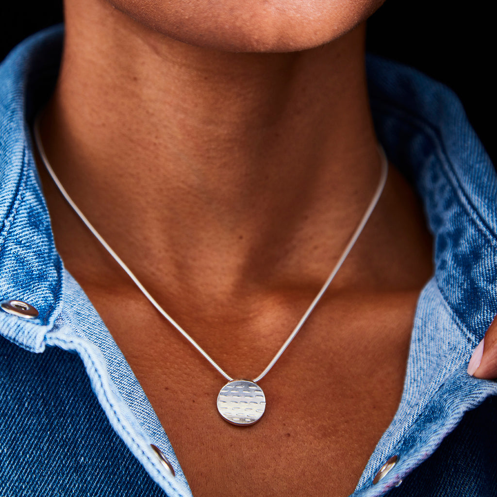 Stitch Wave Necklace