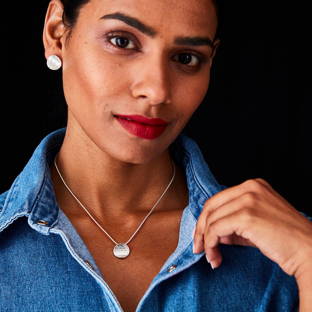 Stitch Wave Necklace