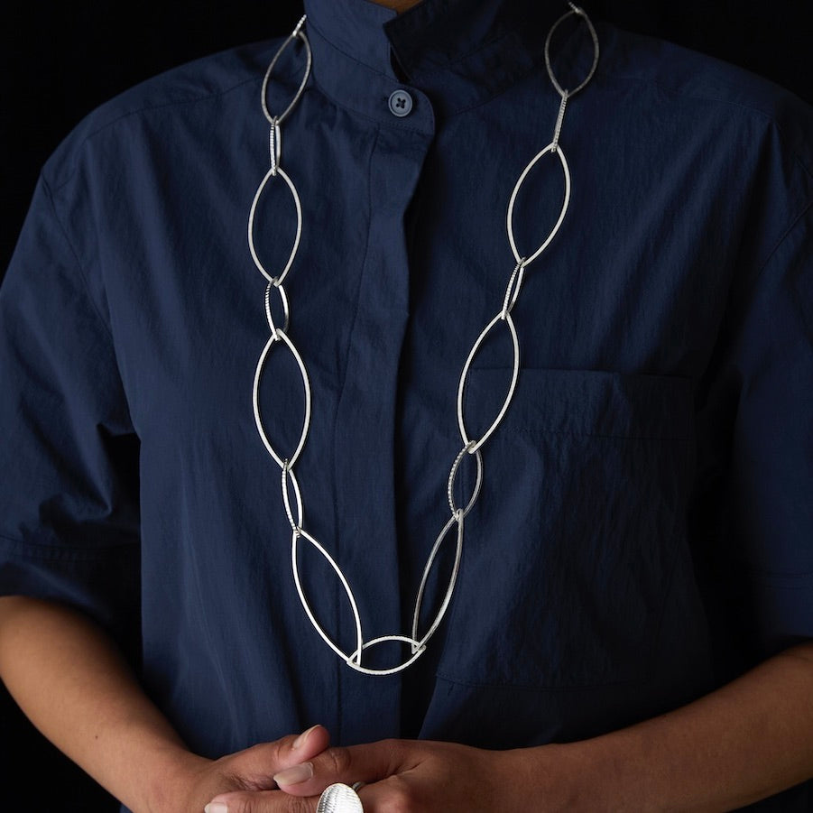 Curve Stitch Long Necklace