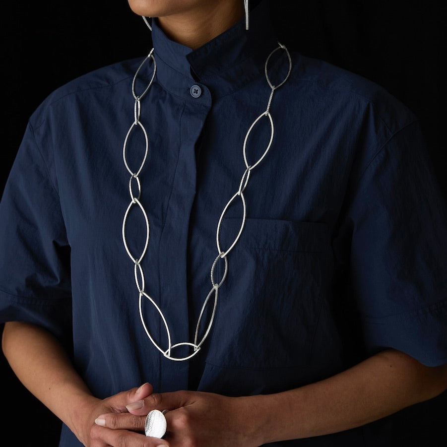 Curve Stitch Long Necklace
