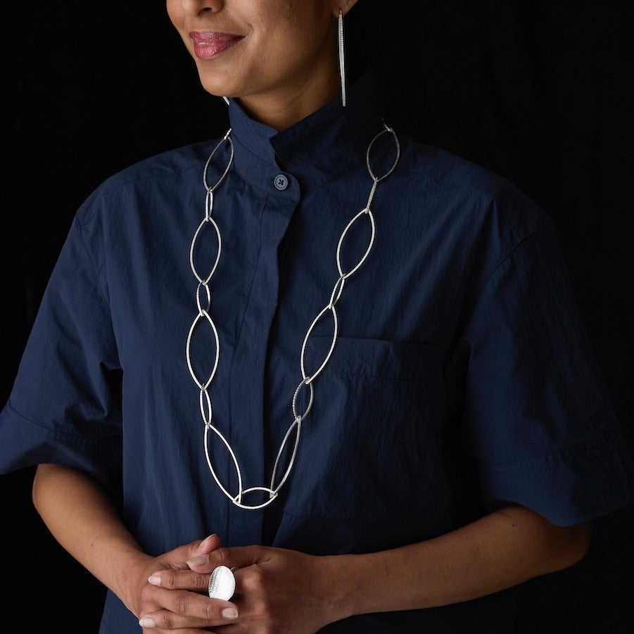 Curve Stitch Long Necklace