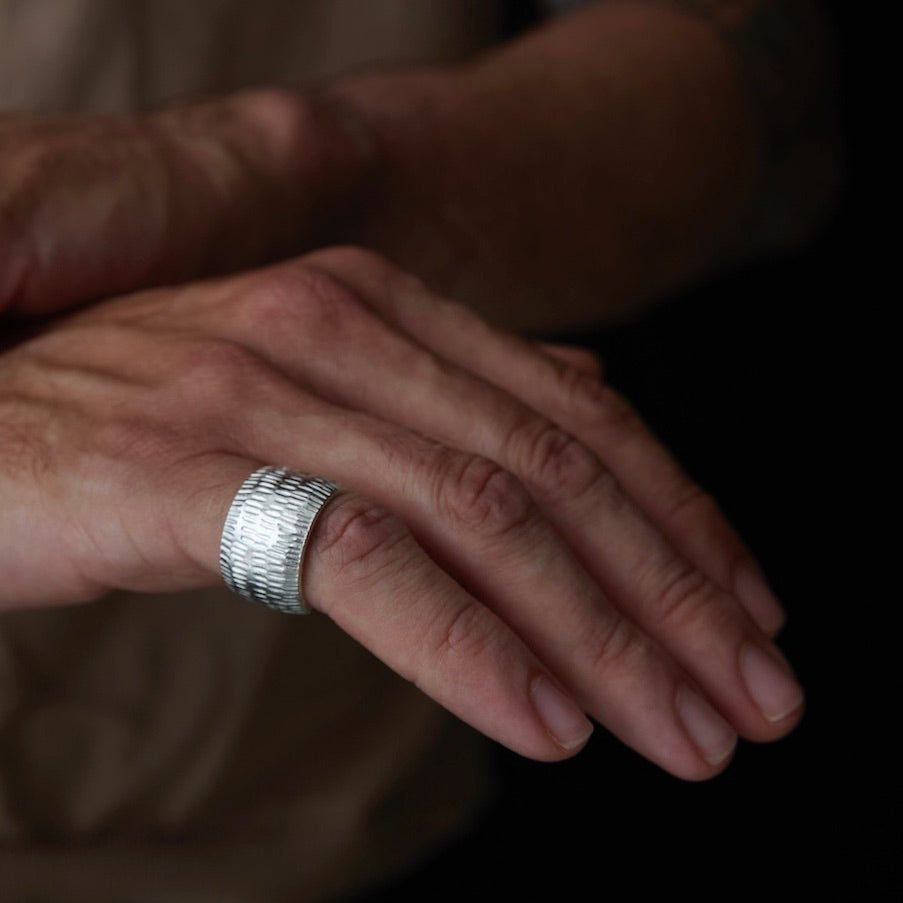 Men's Curved  Stitch Ring