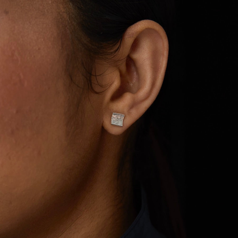 Stitch Curve Square Studs