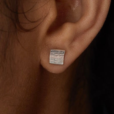 Stitch Curve Square Studs