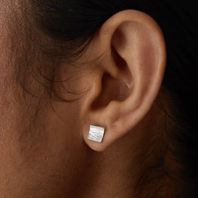 Stitch Curve Square Studs