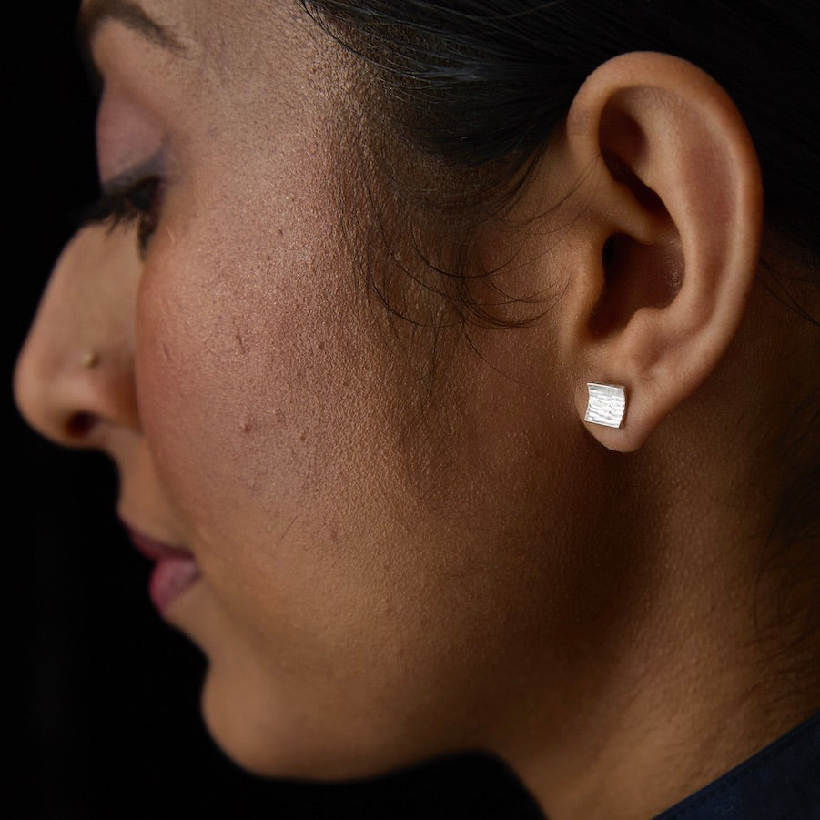 Stitch Curve Square Studs