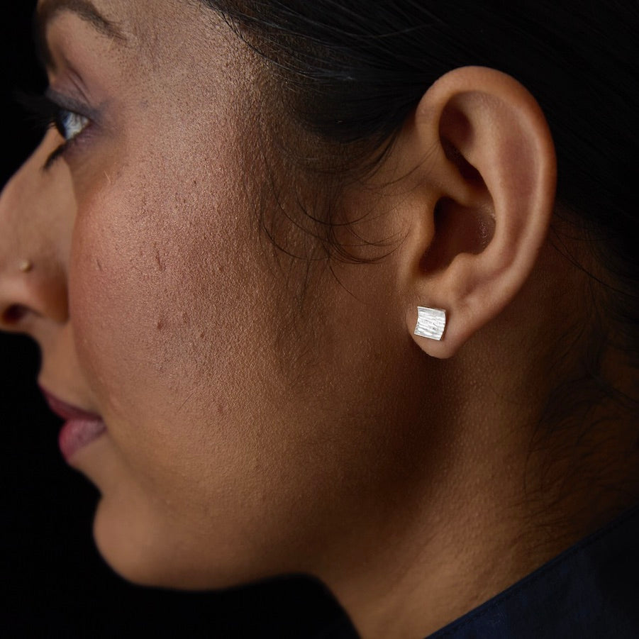 Stitch Curve Square Studs