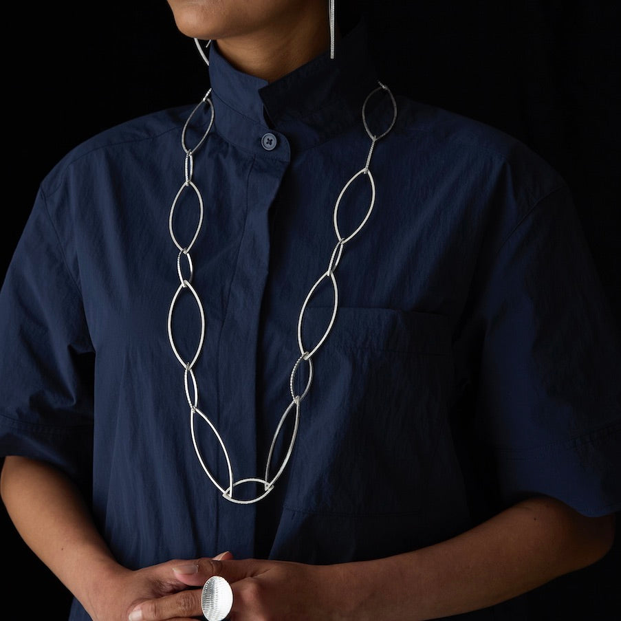 Curve Stitch Long Necklace