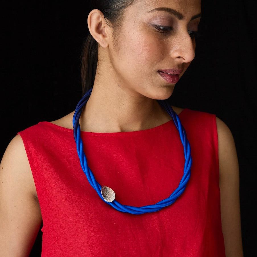 Stitch Shell Rope Necklace