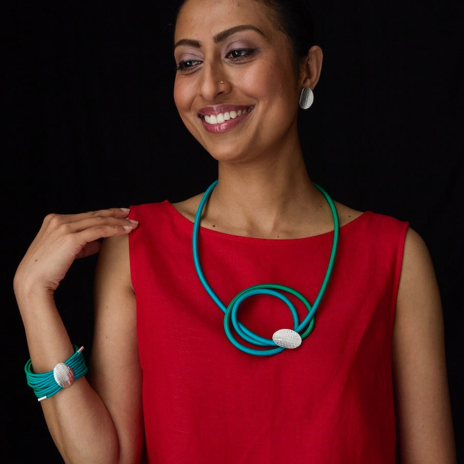 Stitch Shell Knot Necklace